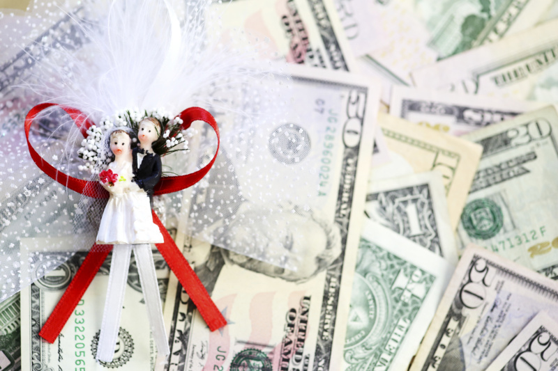 Strategies to Save Money as a Wedding Guest