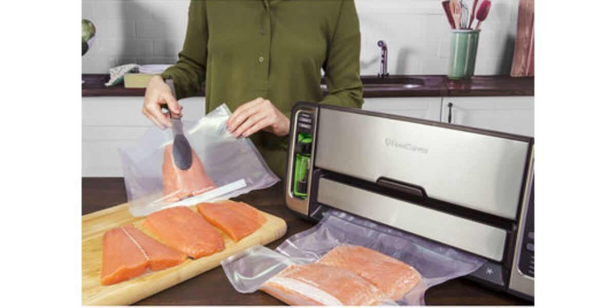 FoodSaver® 5800 Series 2-In-1 Automatic Bag-Making Vacuum Sealing System