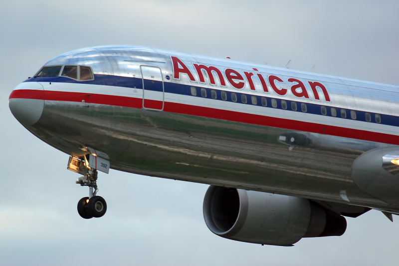 Boeing_767-323_ER_American_Airlines_N392AN_(8398562619)